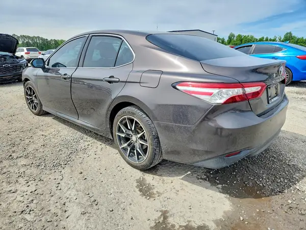 4T1B11HK5JU155408 2018 TOYOTA CAMRY - Image 2