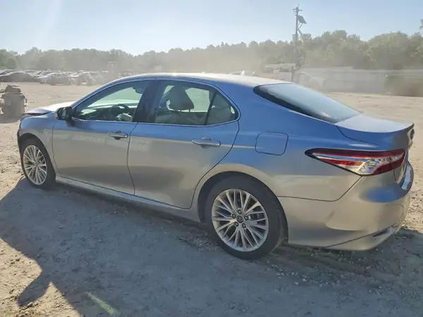 4T1B11HK5JU157112 2018 TOYOTA CAMRY - Image 2