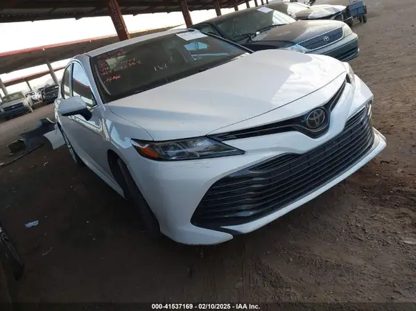 4T1B11HK5JU157997 2018 TOYOTA CAMRY - Image 1