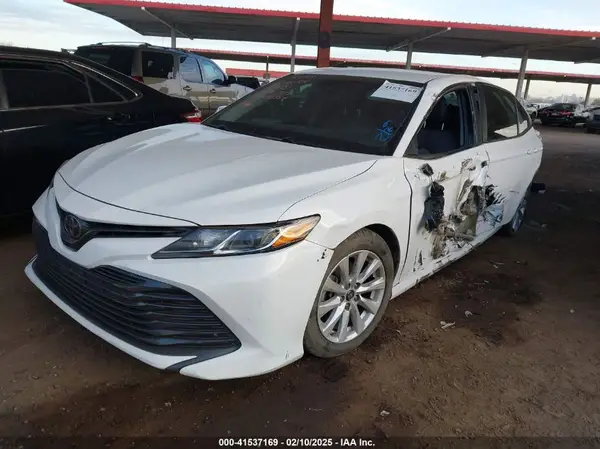4T1B11HK5JU157997 2018 TOYOTA CAMRY - Image 2