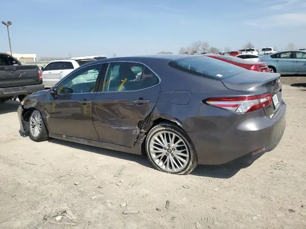 4T1B11HK5JU159667 2018 TOYOTA CAMRY - Image 2