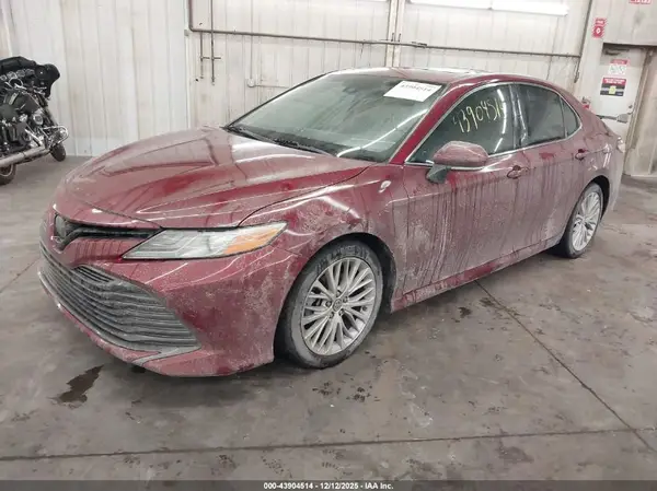 4T1B11HK5JU501067 2018 TOYOTA CAMRY - Image 2