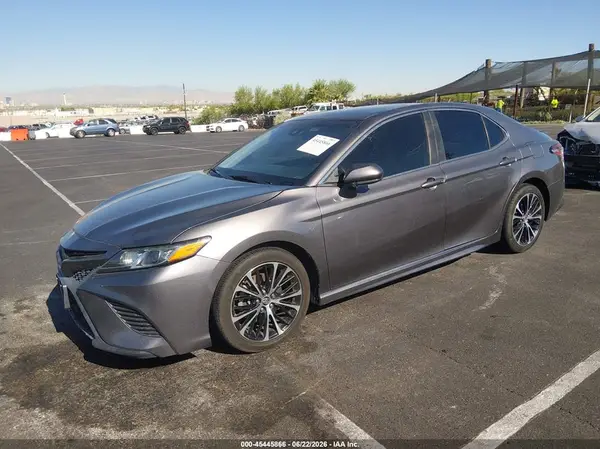 4T1B11HK5JU501084 2018 TOYOTA CAMRY - Image 2