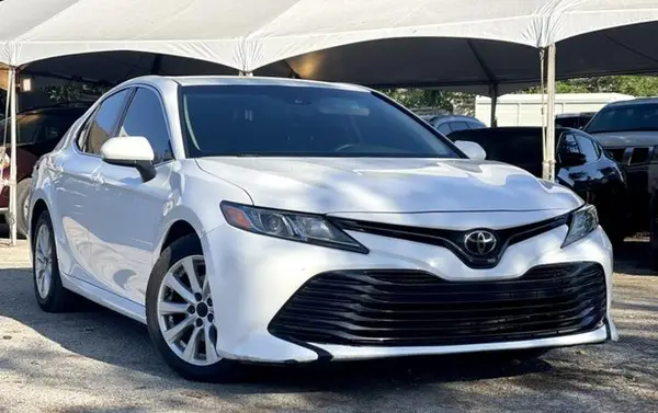 4T1B11HK5JU501537 2018 TOYOTA CAMRY - Image 2