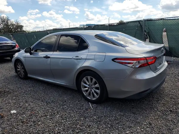 4T1B11HK5JU501702 2018 TOYOTA CAMRY - Image 2