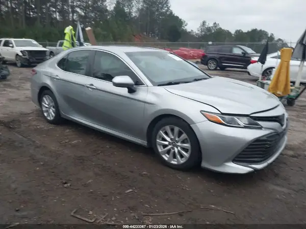 4T1B11HK5JU501943 2018 TOYOTA CAMRY - Image 1