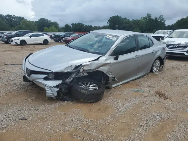 4T1B11HK5JU502140 2018 TOYOTA CAMRY - Image 1