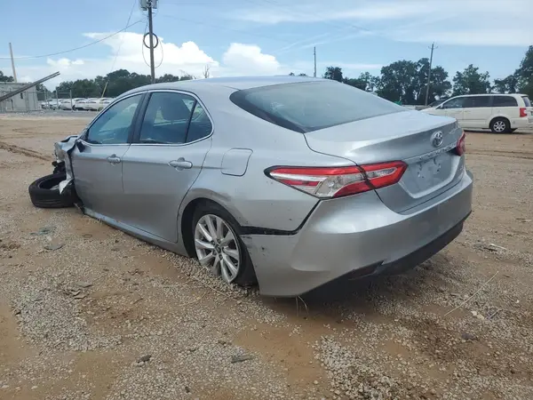 4T1B11HK5JU502140 2018 TOYOTA CAMRY - Image 2