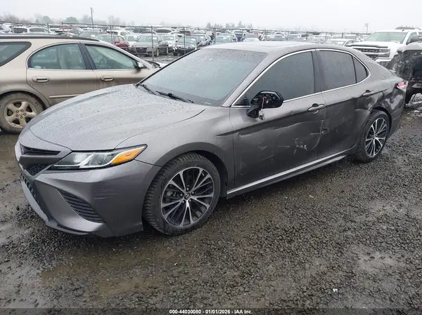 4T1B11HK5JU504583 2018 TOYOTA CAMRY - Image 2