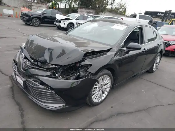 4T1B11HK5JU504826 2018 TOYOTA CAMRY - Image 2