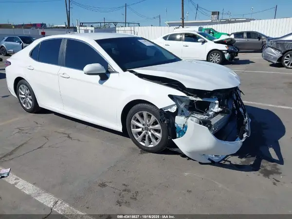 4T1B11HK5JU505653 2018 TOYOTA CAMRY - Image 1