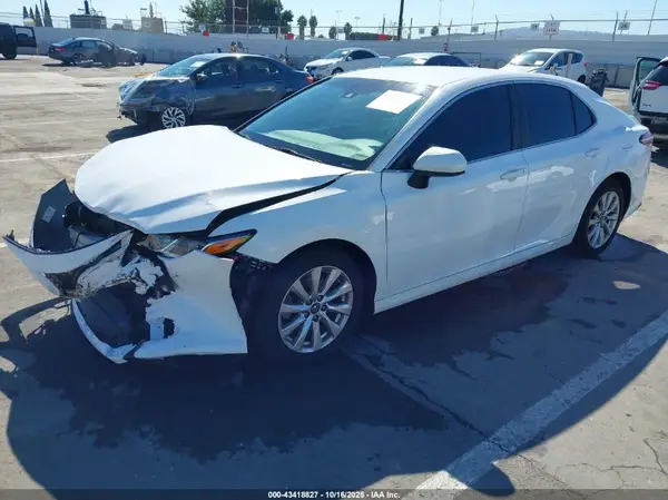 4T1B11HK5JU505653 2018 TOYOTA CAMRY - Image 2