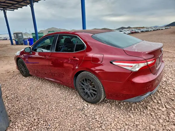 4T1B11HK5JU507015 2018 TOYOTA CAMRY - Image 2