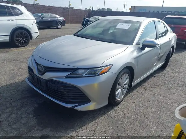 4T1B11HK5JU507533 2018 TOYOTA CAMRY - Image 2