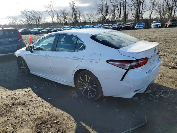 4T1B11HK5JU507600 2018 TOYOTA CAMRY - Image 2