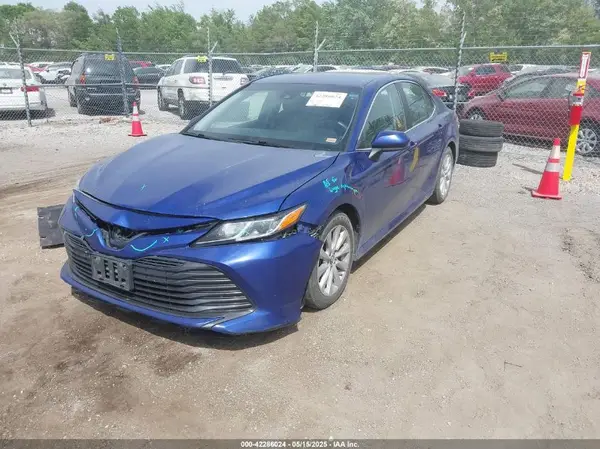 4T1B11HK5JU511890 2018 TOYOTA CAMRY - Image 2