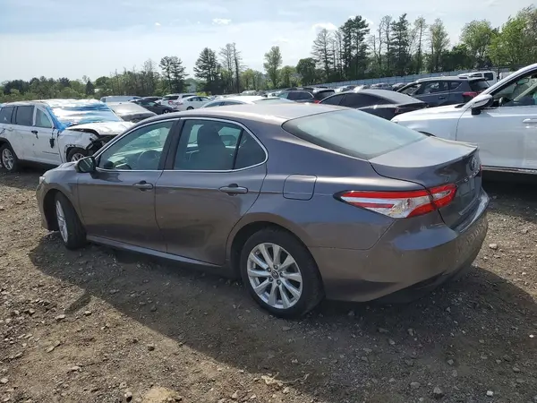 4T1B11HK5JU512280 2018 TOYOTA CAMRY - Image 2