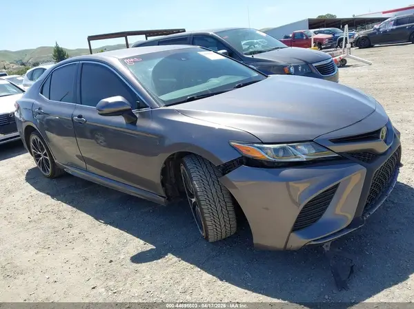 4T1B11HK5JU514045 2018 TOYOTA CAMRY - Image 1