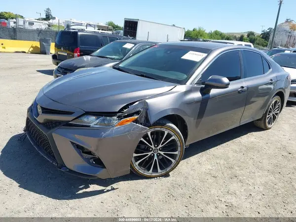 4T1B11HK5JU514045 2018 TOYOTA CAMRY - Image 2
