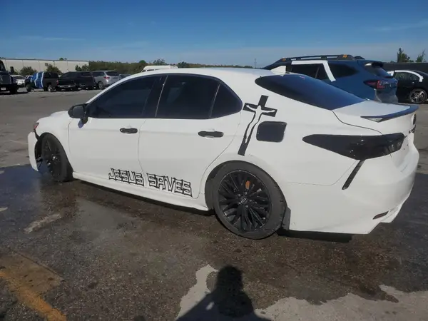 4T1B11HK5JU514417 2018 TOYOTA CAMRY - Image 2