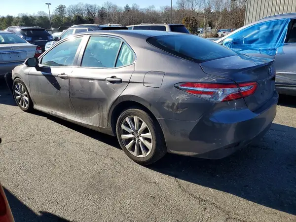 4T1B11HK5JU518869 2018 TOYOTA CAMRY - Image 2