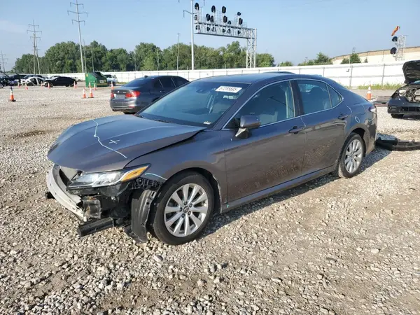 4T1B11HK5JU519049 2018 TOYOTA CAMRY - Image 1