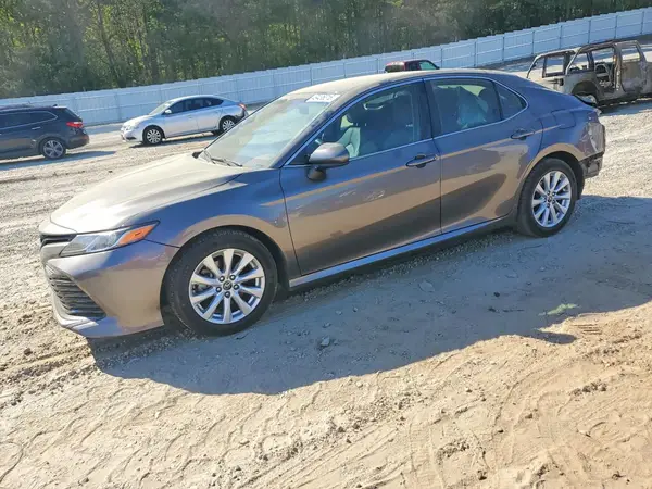 4T1B11HK5JU519469 2018 TOYOTA CAMRY - Image 1