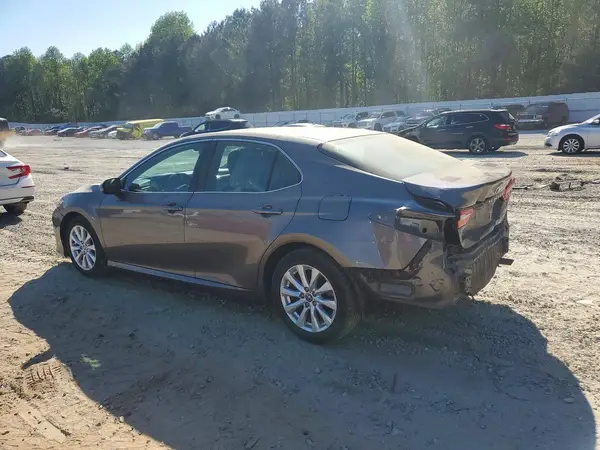 4T1B11HK5JU519469 2018 TOYOTA CAMRY - Image 2