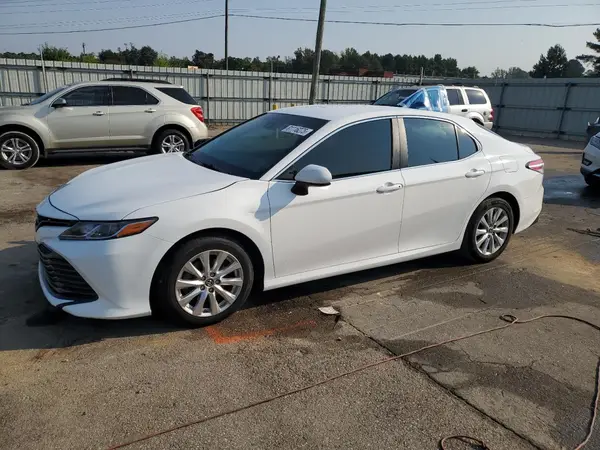 4T1B11HK5JU519472 2018 TOYOTA CAMRY - Image 1