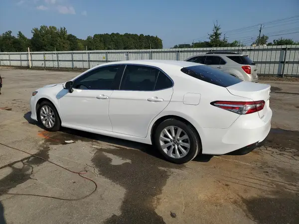 4T1B11HK5JU519472 2018 TOYOTA CAMRY - Image 2