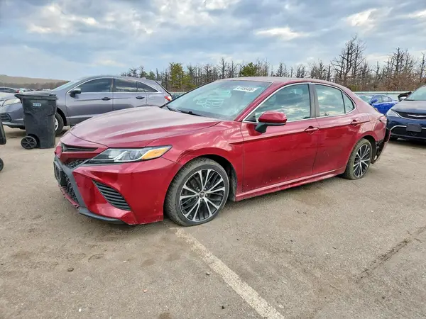 4T1B11HK5JU519570 2018 TOYOTA CAMRY - Image 1