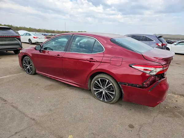 4T1B11HK5JU519570 2018 TOYOTA CAMRY - Image 2