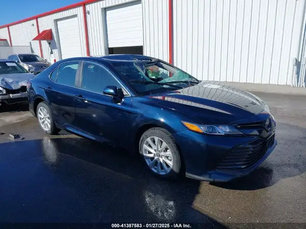 4T1B11HK5JU520010 2018 TOYOTA CAMRY - Image 1