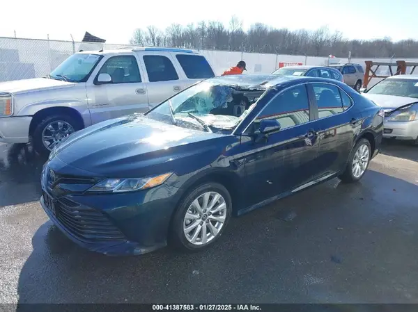 4T1B11HK5JU520010 2018 TOYOTA CAMRY - Image 2