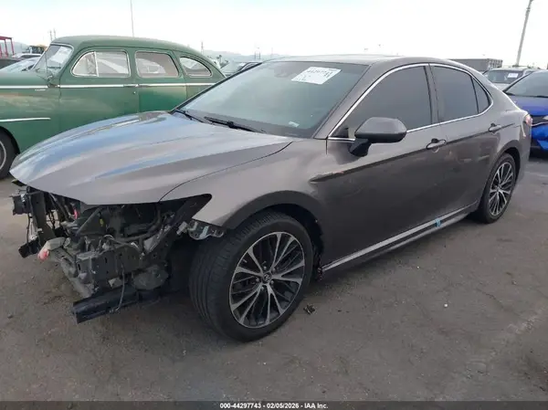 4T1B11HK5JU520024 2018 TOYOTA CAMRY - Image 2