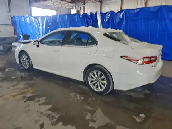 4T1B11HK5JU520492 2018 TOYOTA CAMRY - Image 2