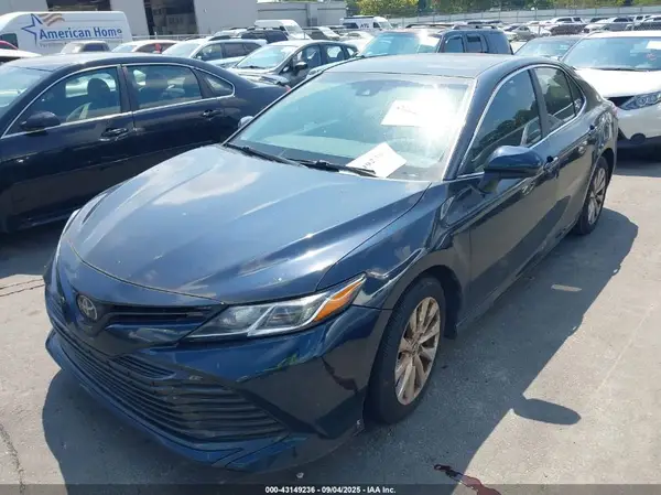 4T1B11HK5JU520945 2018 TOYOTA CAMRY - Image 2