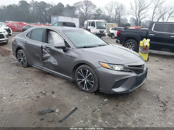 4T1B11HK5JU521156 2018 TOYOTA CAMRY - Image 1