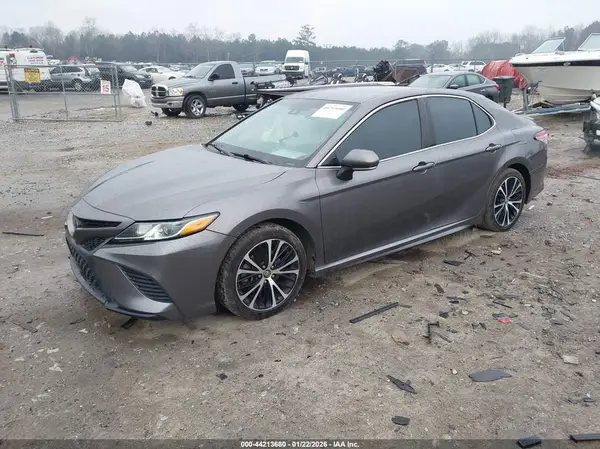 4T1B11HK5JU521156 2018 TOYOTA CAMRY - Image 2
