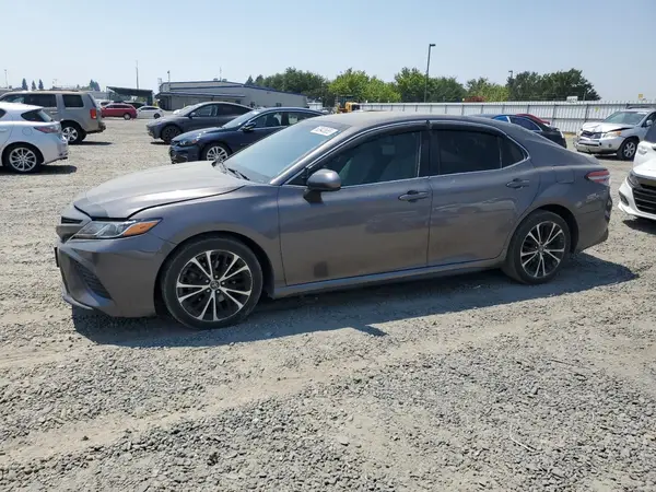 4T1B11HK5JU522209 2018 TOYOTA CAMRY - Image 1
