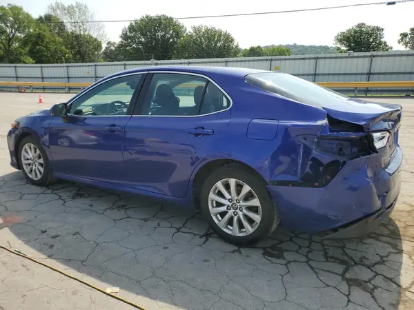 4T1B11HK5JU522890 2018 TOYOTA CAMRY - Image 2