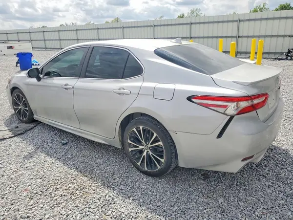 4T1B11HK5JU523263 2018 TOYOTA CAMRY - Image 2