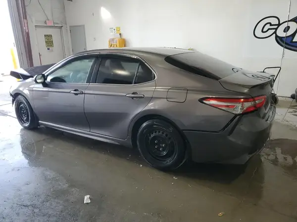 4T1B11HK5JU525014 2018 TOYOTA CAMRY - Image 2