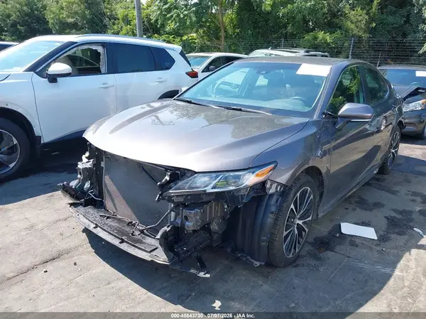 4T1B11HK5JU525496 2018 TOYOTA CAMRY - Image 2