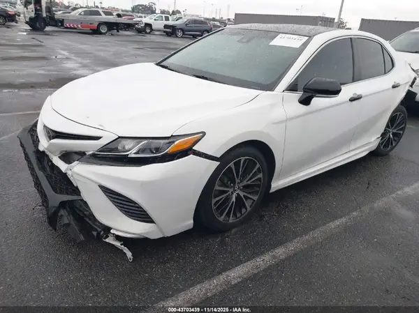 4T1B11HK5JU527927 2018 TOYOTA CAMRY - Image 2