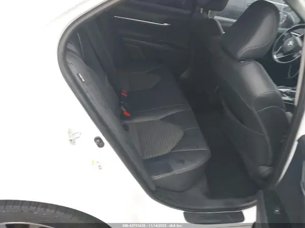 4T1B11HK5JU527927 2018 TOYOTA CAMRY - Image 8