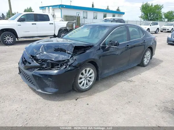 4T1B11HK5JU529483 2018 TOYOTA CAMRY - Image 2