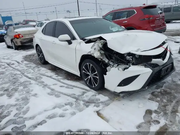 4T1B11HK5JU530651 2018 TOYOTA CAMRY - Image 1