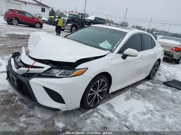 4T1B11HK5JU530651 2018 TOYOTA CAMRY - Image 2
