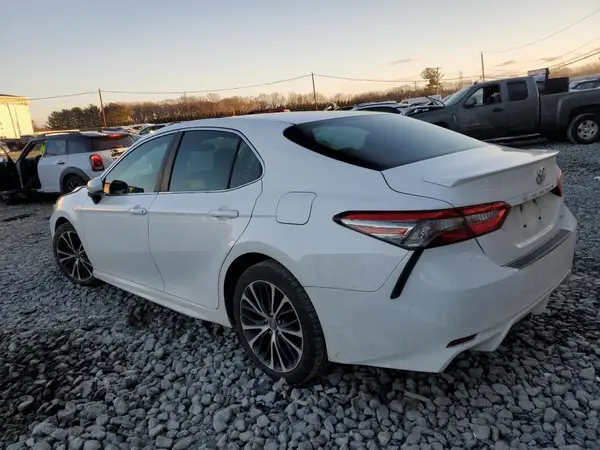 4T1B11HK5JU532500 2018 TOYOTA CAMRY - Image 2